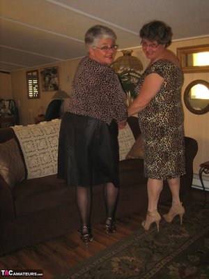 TAC Amateurs pleased to share with you xxx gallery with Girdle Goddess in lesbian love scene