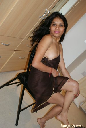 Kavya Sharma offers a free pic gallery with Kavya Sharma showing superb shape
