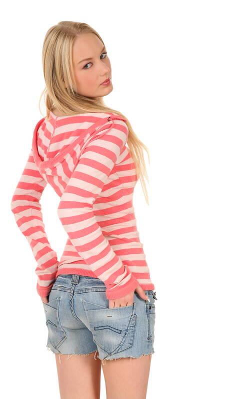 iStripper invite you to explore free pictures featuring Sarka unveiling sexy body