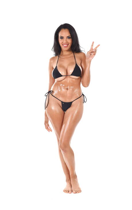 iStripper invite you to explore a free pics with Katrina Moreno exhibit hot form